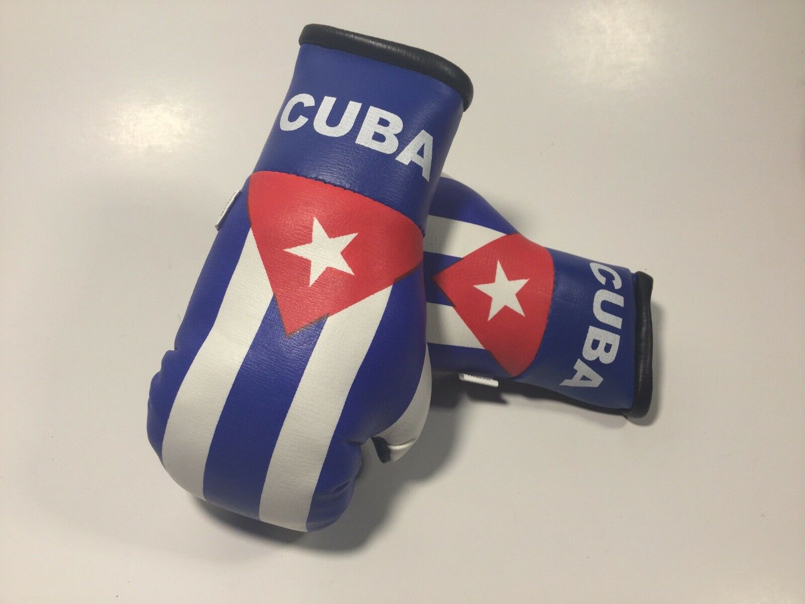 Cuba's Uwel Hernandez advances in super middlewight division