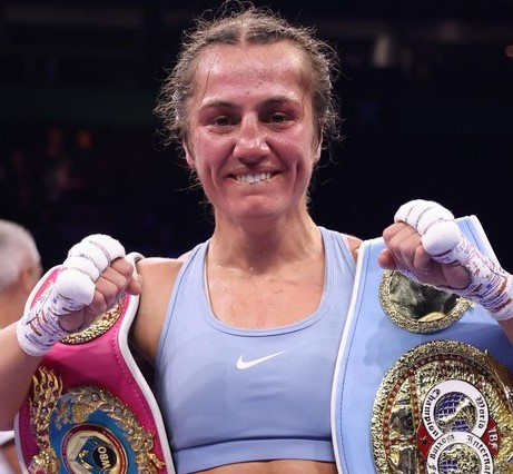 Scotney cleans up the 122-pound title situation